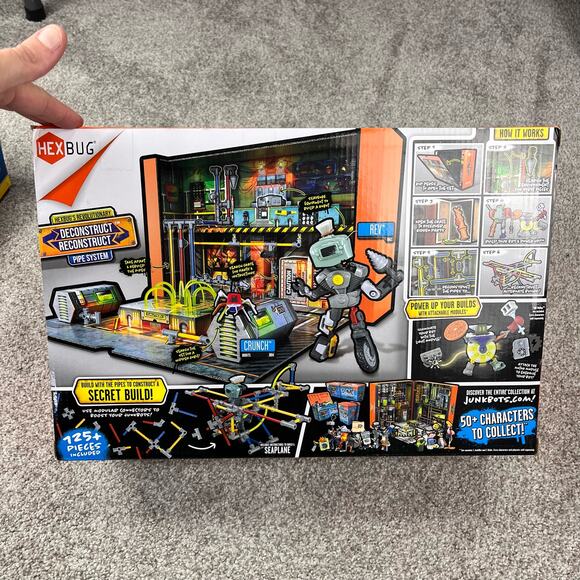 New! HEXBUG Junkbot Revs hideout - Picture 3 of 9